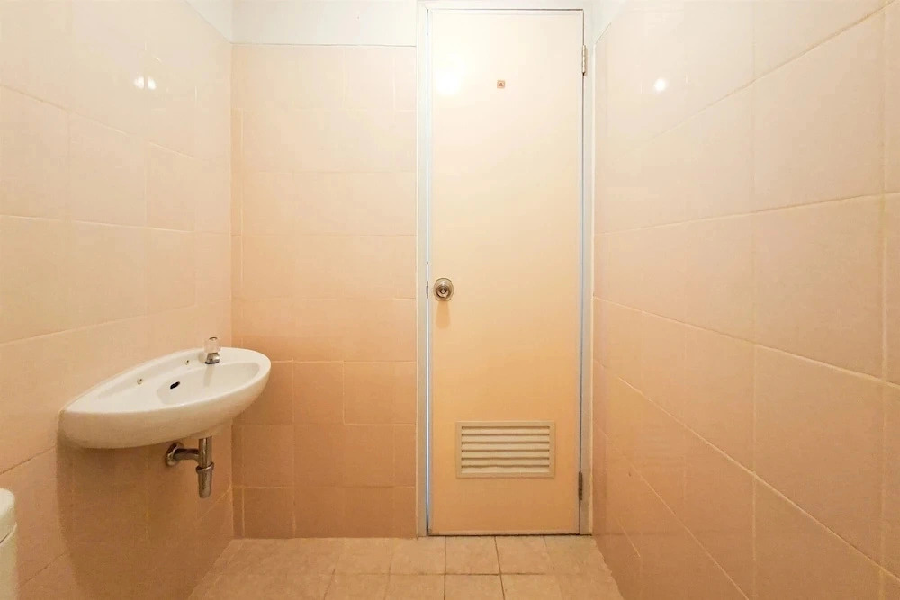 Spacious And Warm Combined Studio Room At Apartment Serpong Greenview