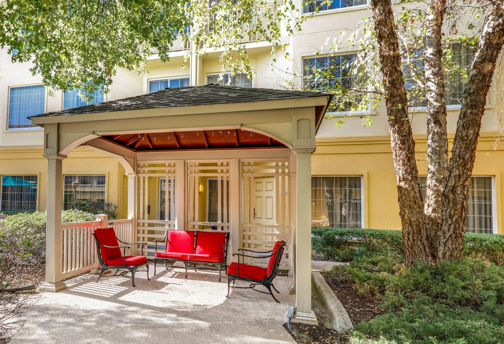 La Quinta by Wyndham Dallas - Addison Galleria