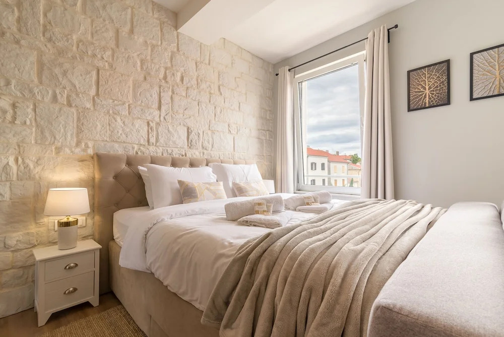 Luxurious Suites Elegance