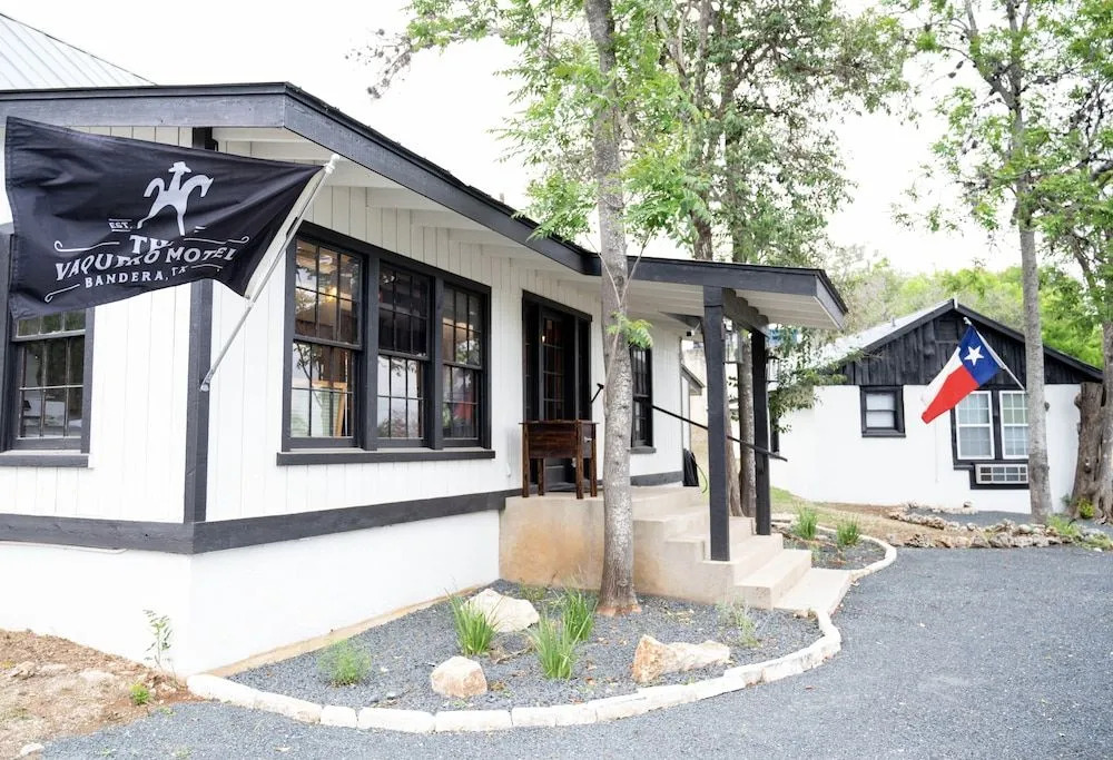 THE VAQUERO MOTEL