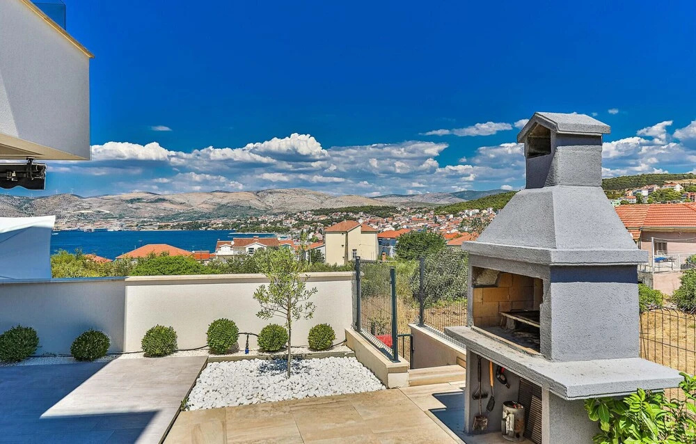 Beautiful Apartment in Okrug Gornji With 1 Bedrooms, Wifi and Outdoor Swimming Pool