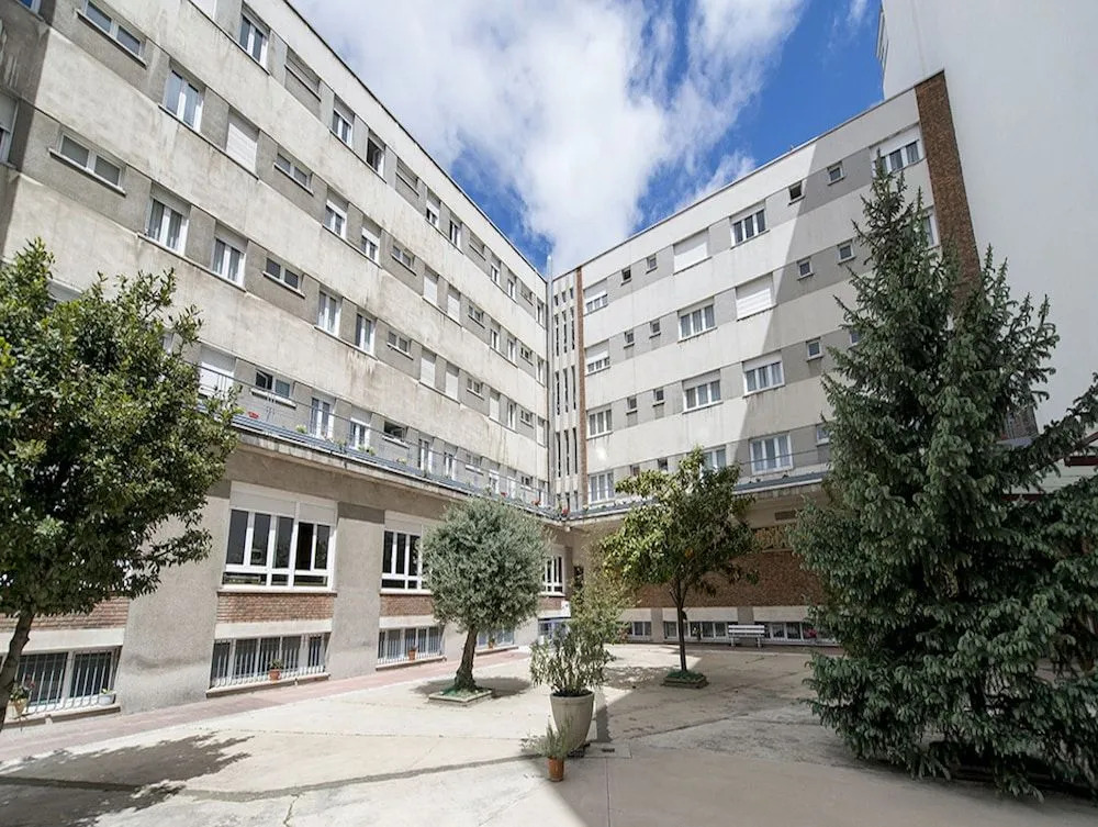 Ensuite Rooms for Women Only - LEON