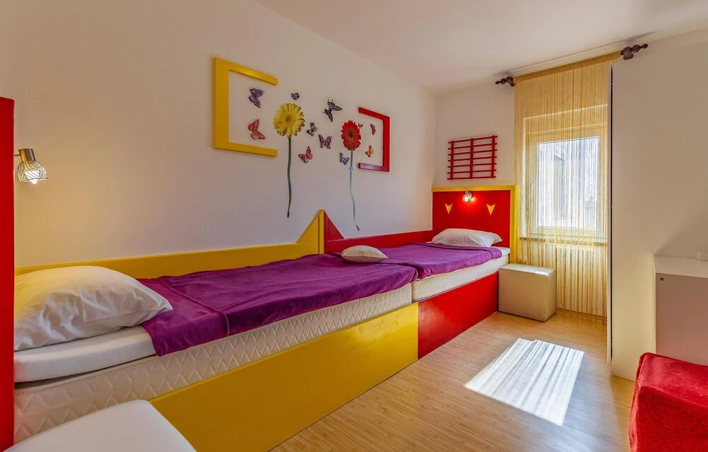 Amazing Home in Pomer With Wifi and 6 Bedrooms