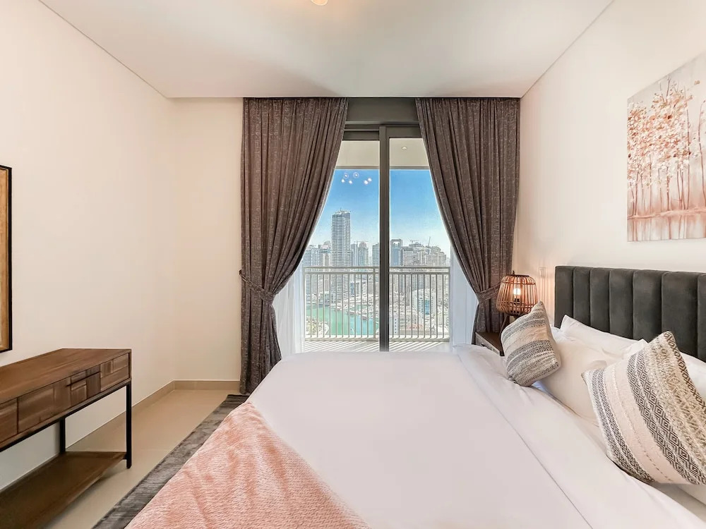 Breathtaking 3BR with Sea & Marina