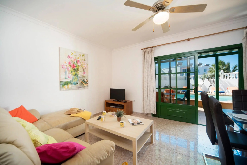 Villa Alegranza Heated Private Pool Walk to Beach A C Wifi Car Not Required - 2369