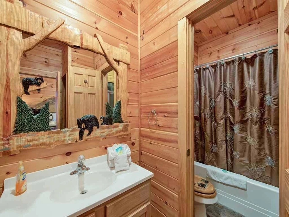 Smokerise Lodge 5 Bedroom Home with Hot Tub