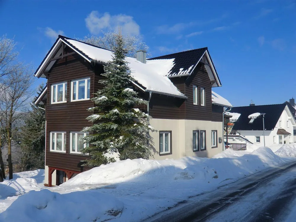 Pension & Ferienwohnung Oberhof 810 M