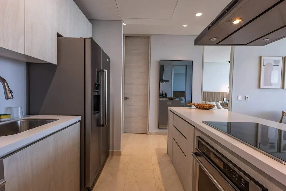 Luxe 2-br Ocean-view Apartment With Pool Gym Spa