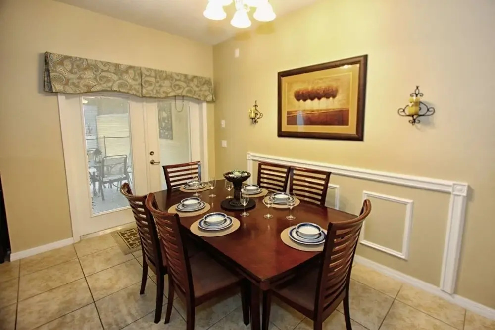 Lovely 4 Bedroom 3 Bath Town Home With Private Pool