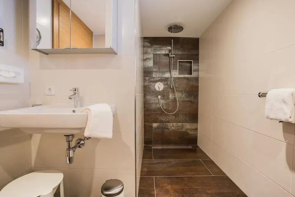 Carolines Appartement Au - Bergblick, Terrasse, Parkplatz, zentraler Punkt zum Ski- und Wandergebiet, Hund willkommen - ideal für Familien und naturverbundene Paare