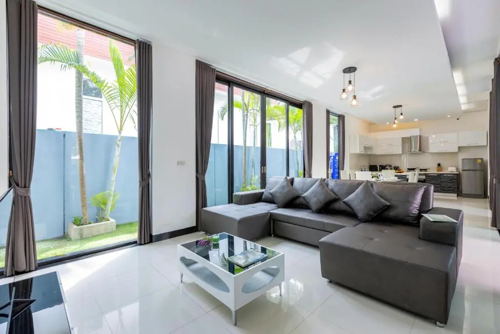 4 Bedroom Modern Pool Villa BL10