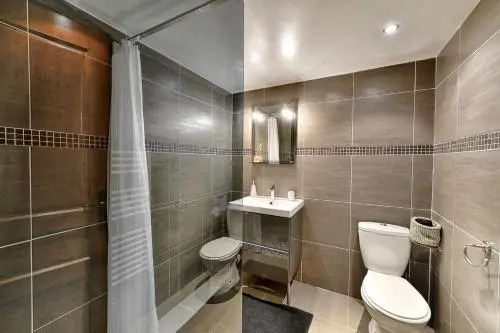 13 personnes,jacuzzi, pied des pistes et des chemins, 4 chambres