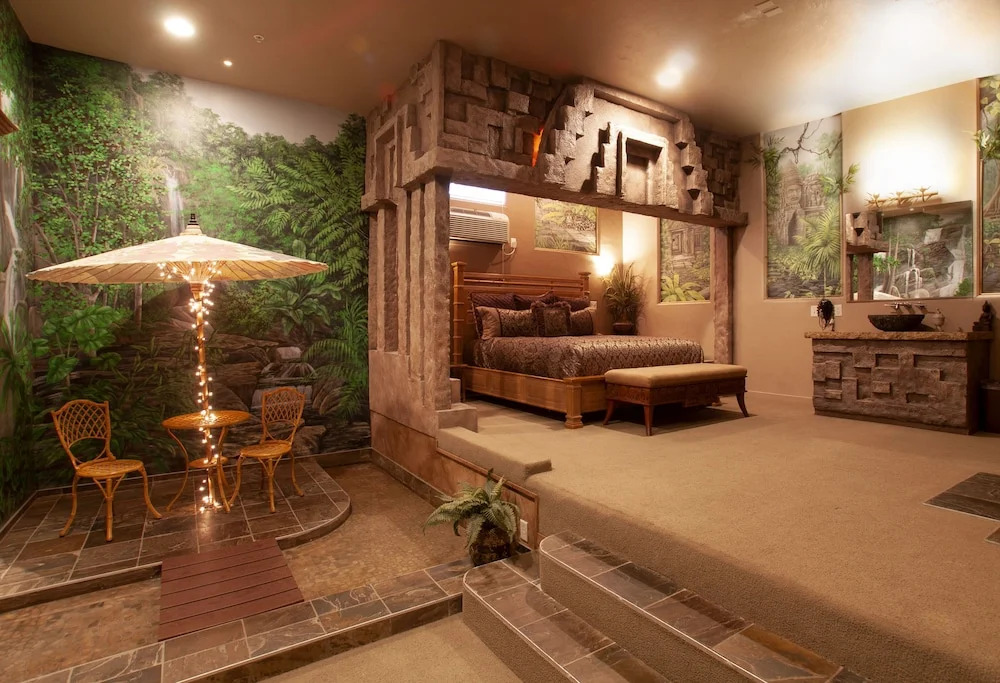 Destinations Inn Theme Rooms