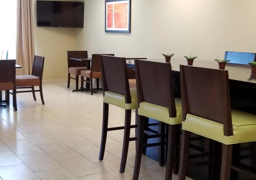 Cotulla Express Inn