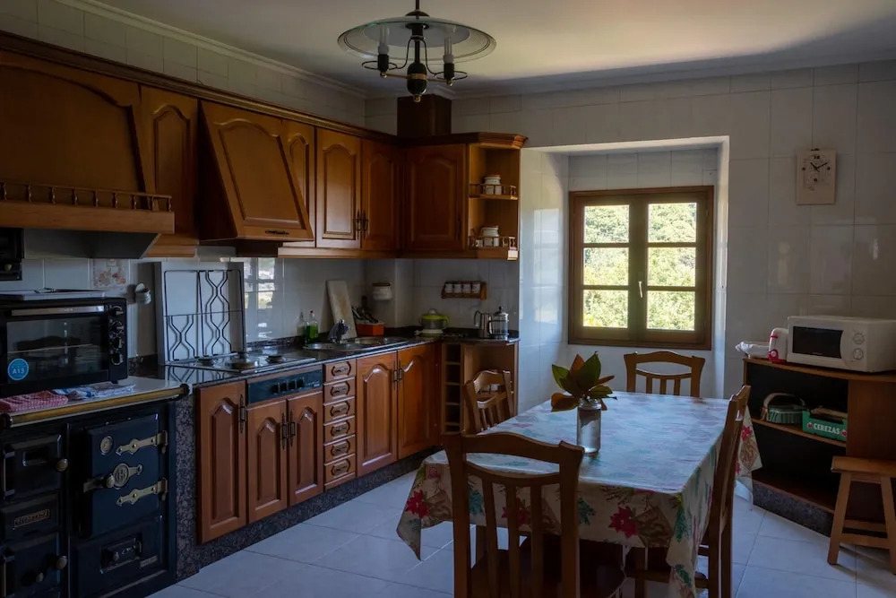 Apartment With 2 Bedrooms in Viveiro, With Wonderful Mountain View, Enclosed Garden and Wifi Near the Beach