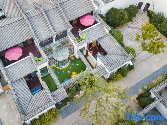 Lily's house