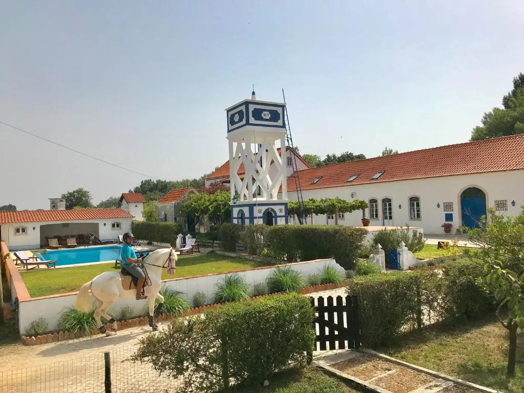 Marchanta Riverside Hotel