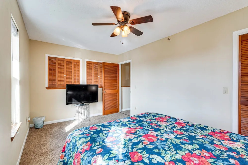 Panama City Waterfront Escape: Fenced Yard & Dock!
