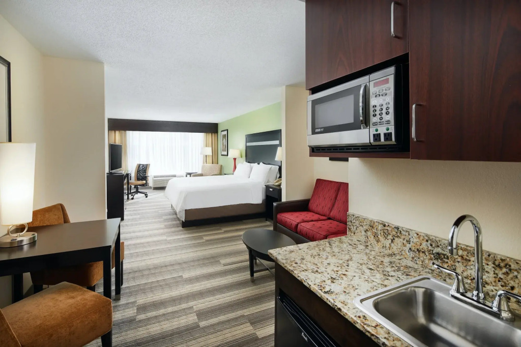 Holiday Inn Express & Suites I-26 & Us 29 At Westgate Mall by IHG