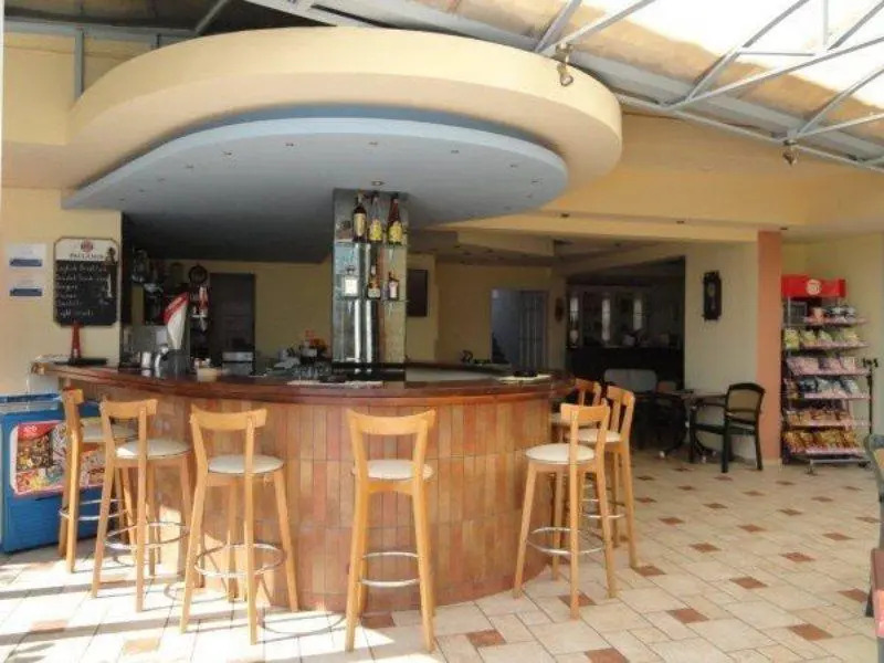La Luna Apartments