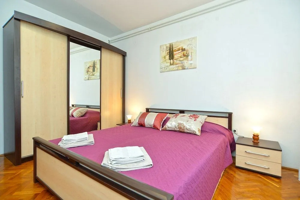 Apartment 1067