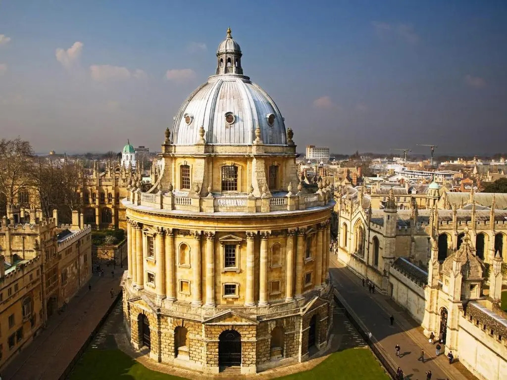 An ENTIRE 2beds, 2bathrooms, free Wifi, Free Parking, Oxford