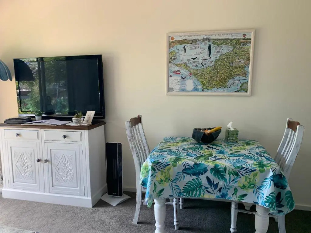 Turquoise Waters B &B -Private Guest suite with massage chair
