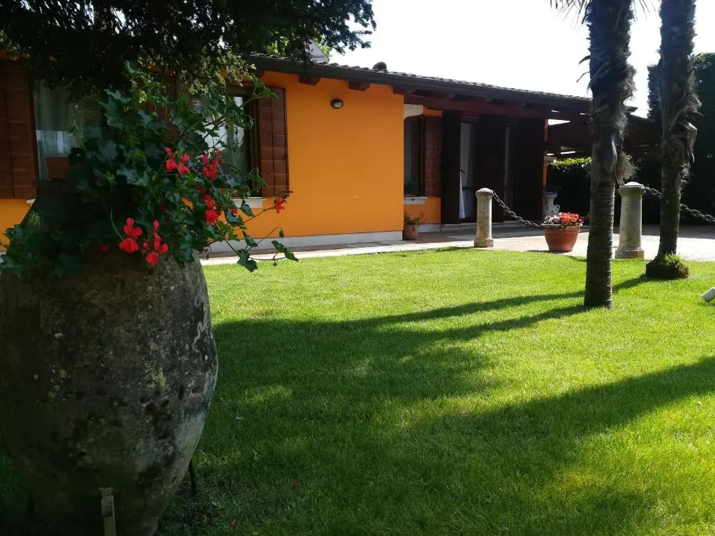 La Brigata Apartments Orange House