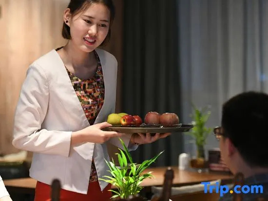 Tiangang Manfei Hotel (Ningbo Southern Business District Luomeng Universal City Store)