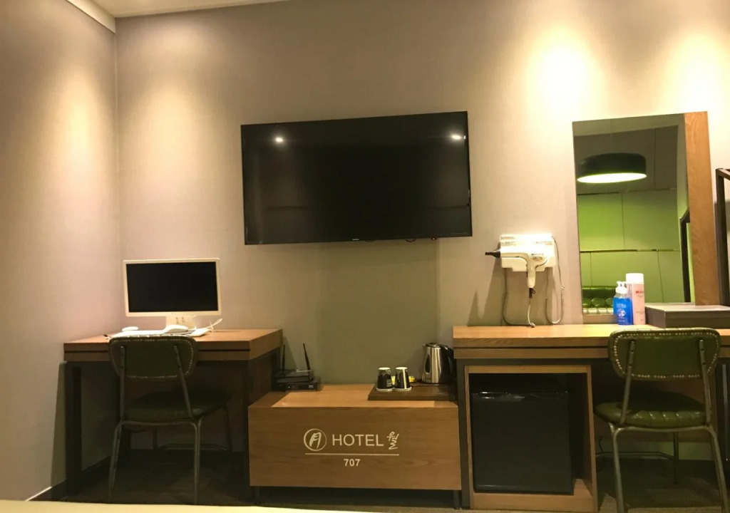 Hotel Wall