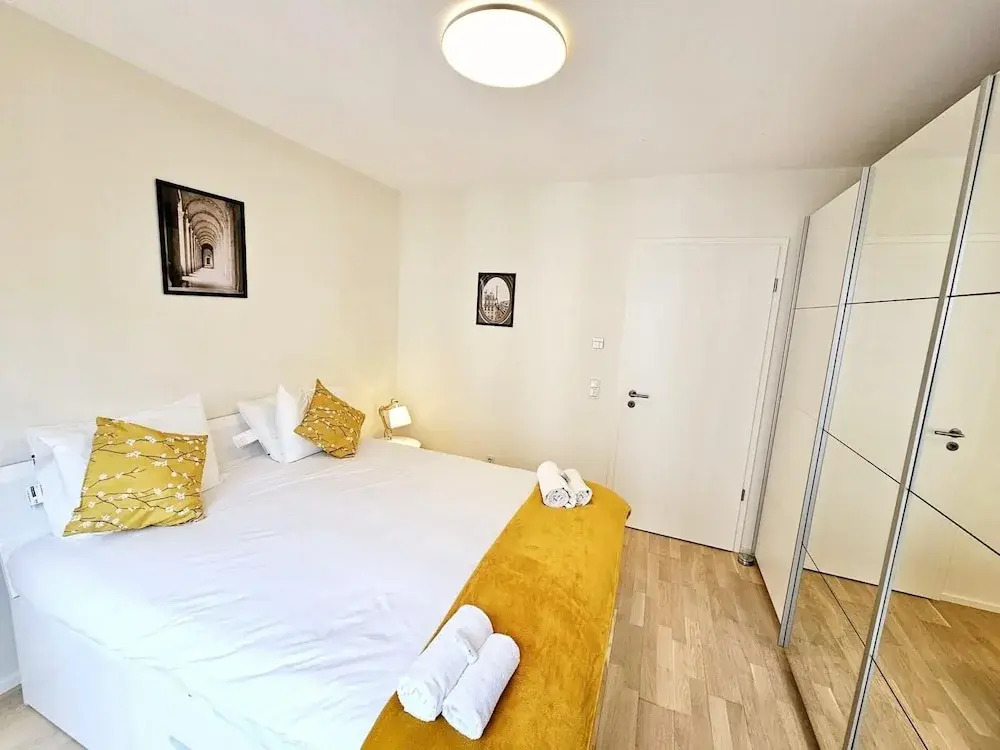Cozy one bedroom with convenient parking