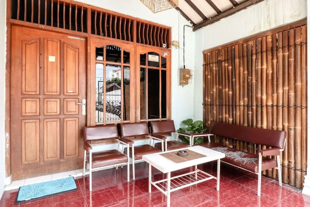 Alexiz Hostel