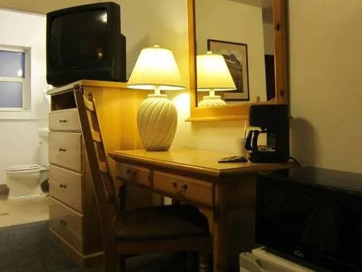 Mac’s Motel
