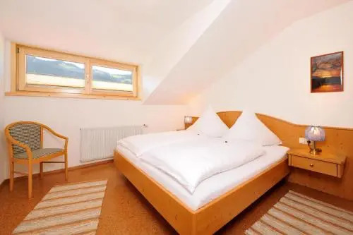 Biohof Burger, 3 sonnige Fewo, alle mit Balkon, Spielzimmer, Grillhütte, 7 km vor Oberstdorf