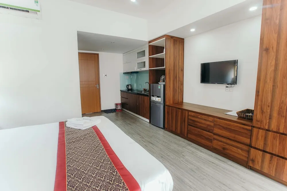 Royal Lion Hotel and Apartment