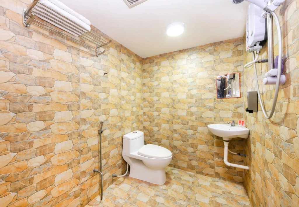 OYO 334 Everest Hotel