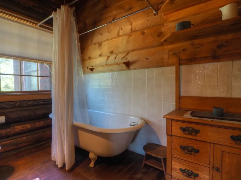 Maccracken Stead -- Ev #3259 2 Bedroom Cabin by RedAwning
