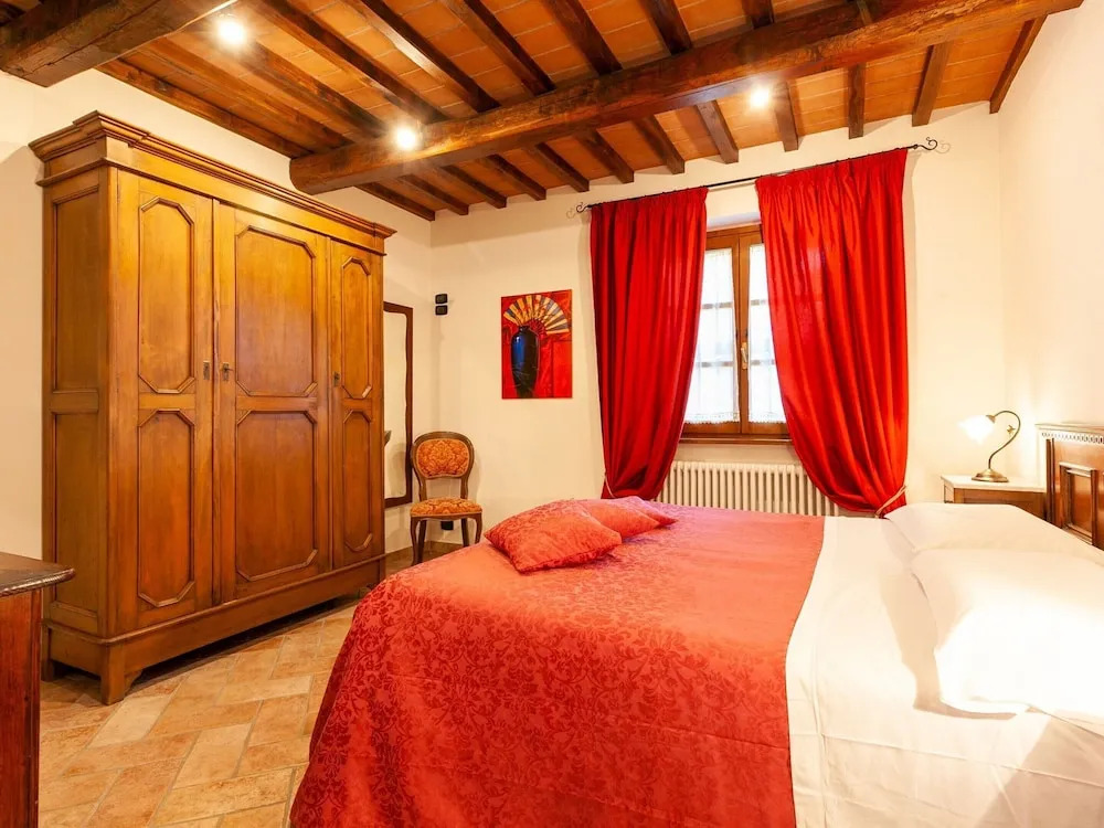 Villa in Lisciano Niccone With Pool & Nature