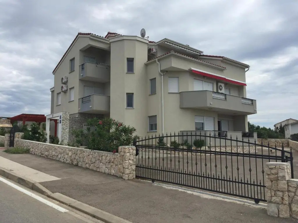 Apartment Karlo