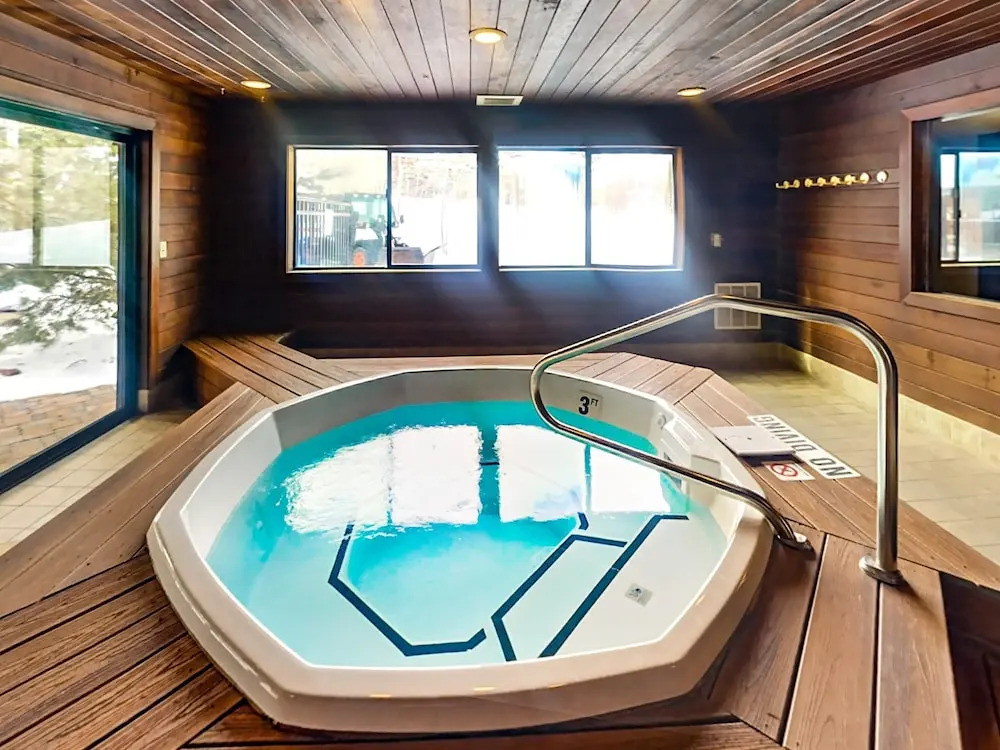4BR 4BA Rustic Mountain Condo Park City by RedAwning