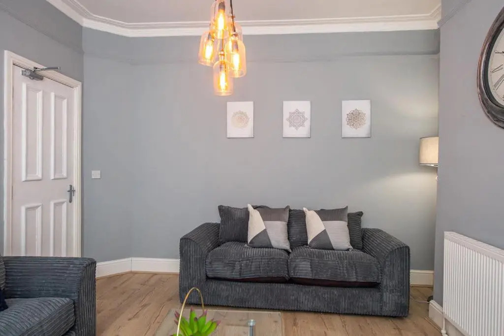 Large Contractor & Worker House - Free Parking - by ComfyWorkers
