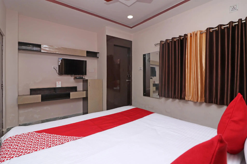 OYO 15722 Hotel Padmavati