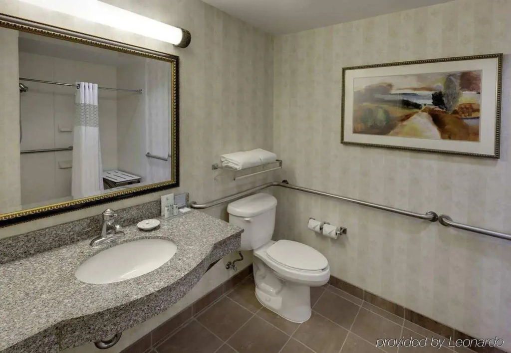 Hampton Inn & Suites Cleveland-Beachwood