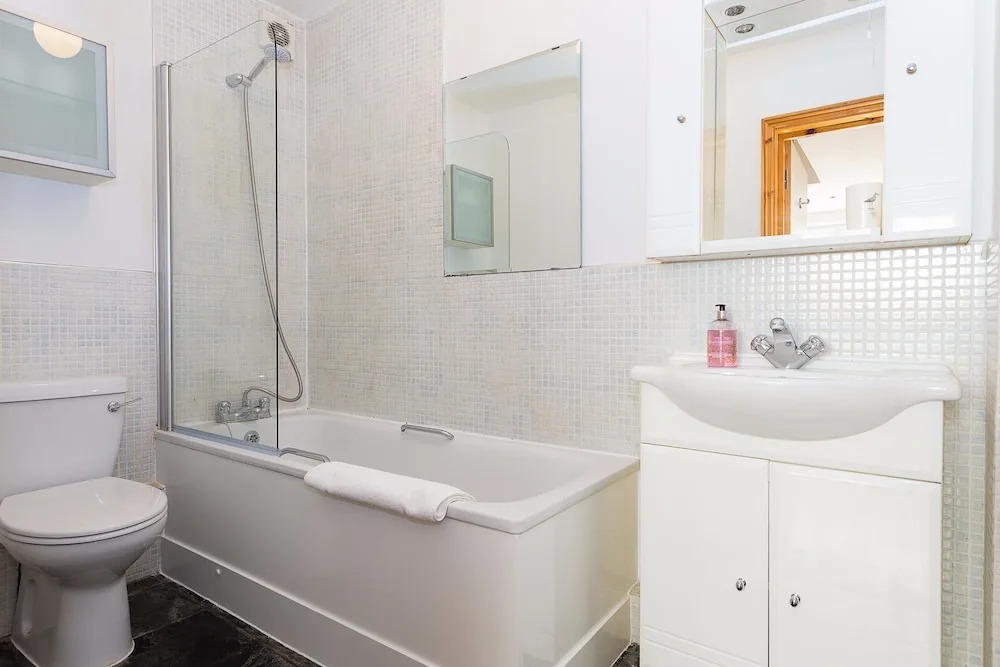 Spacious 4 Bedroom Home in East London