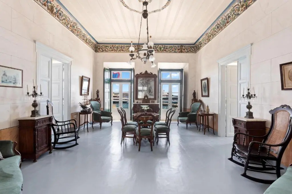 1800 Mansion
