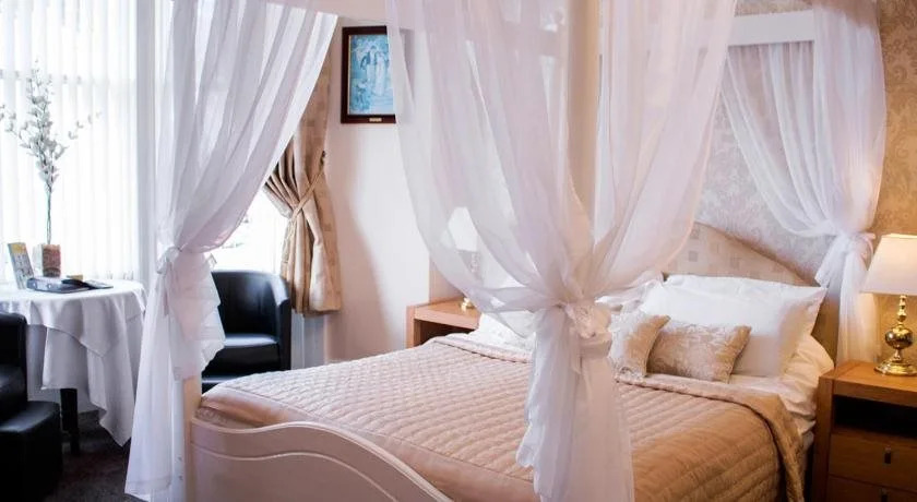 The Clovelly Hotel