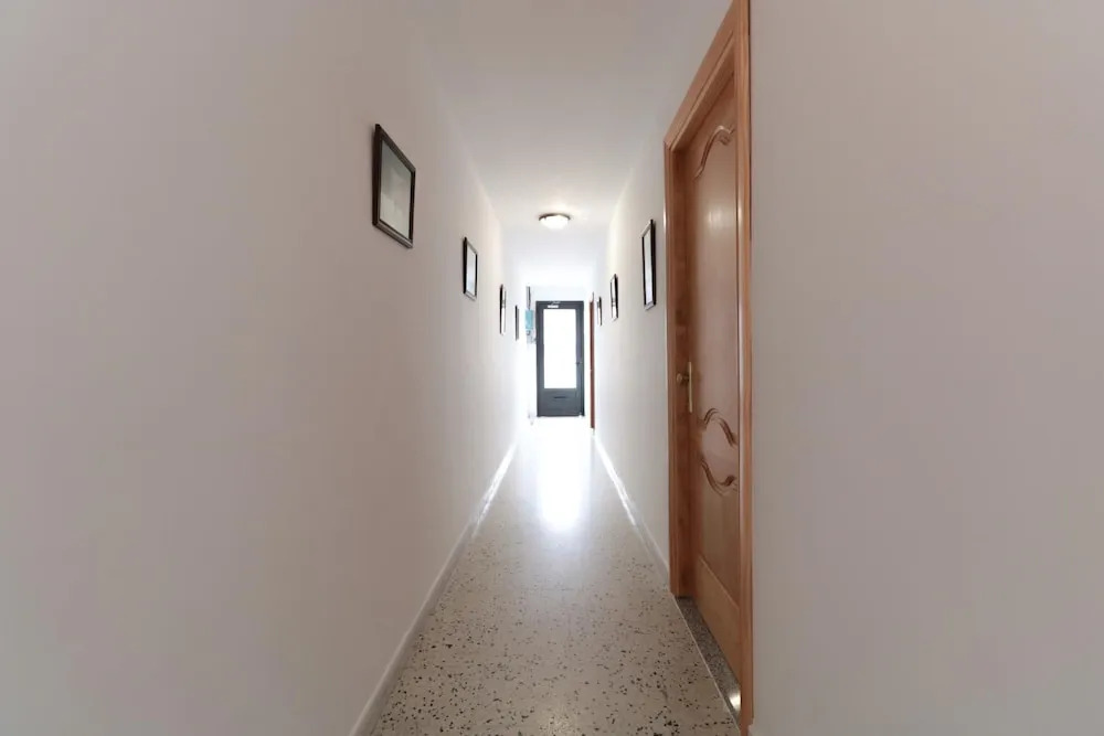 #3 Private Room Renovated Apt Habi