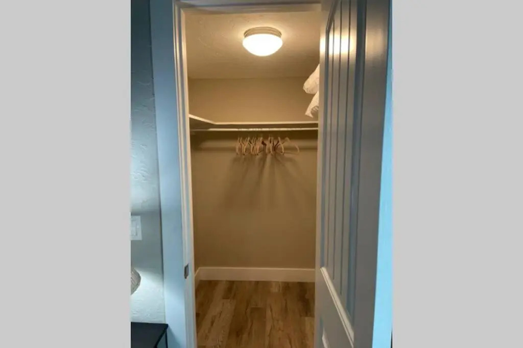 Siesta Key Village-Suite #2: A block to the Beach
