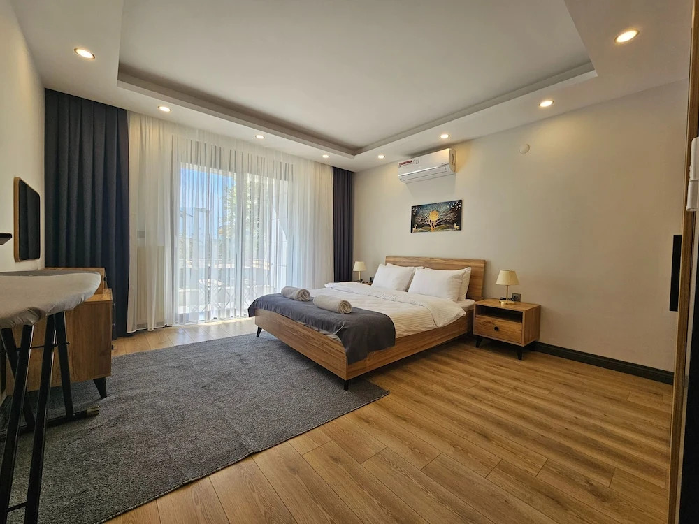 Professionally Maintained Spacious New Suites 2-1
