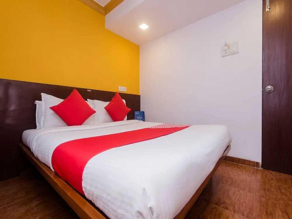 OYO 13470 Hotel Symphony House